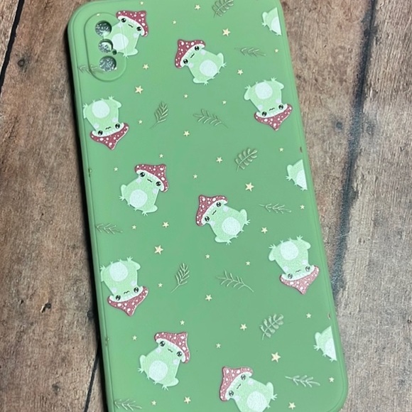 5for$10 iPhone Xs iPhone silicone phone case - Green frog with mushroom - Picture 3 of 3